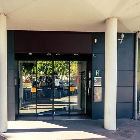 Centre Gare Ξενοδοχείο με διαμερίσματα 3*